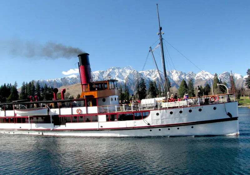 Queenstown NZ: the iconic Earnslaw